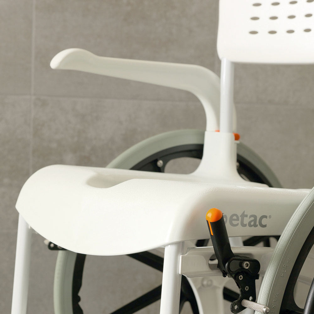 Etac CLEAN Dusch- und Toilettenrollstuhl 24" Räder